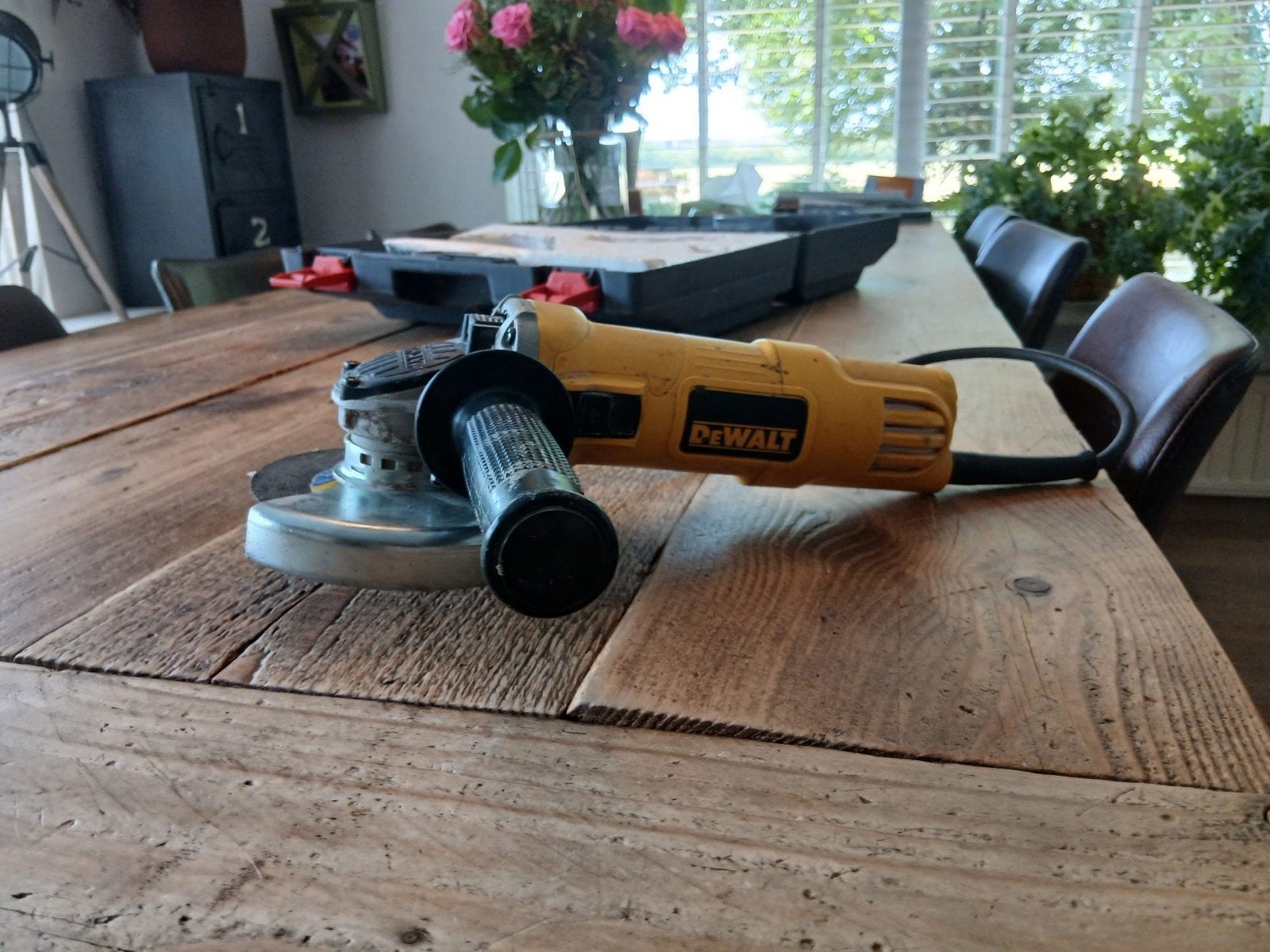 DeWalt Haakse Slijpmachine in Koffer - Gebruikt, Ophalen