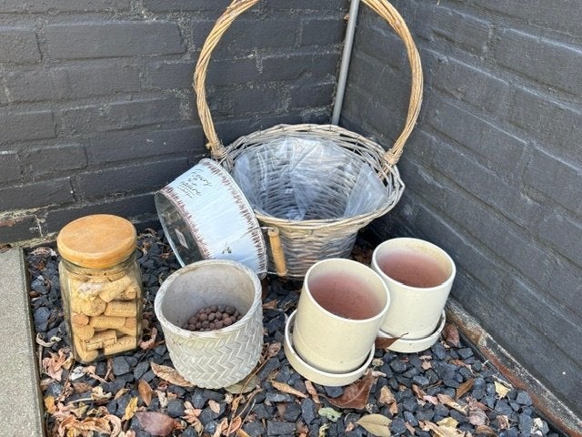 Diverse bloempotten en mand - Gebruikt/ gratis., Overige materialen, Gebruikt, Minder dan 40 cm, Balkon