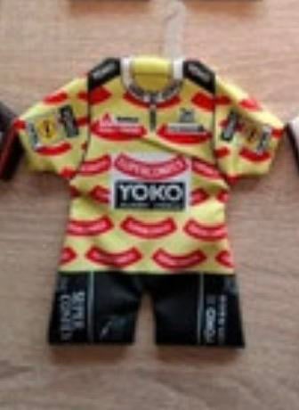 GEZOCHT mini wielershirts, Verzamelen, Ophalen of Verzenden, Zo goed als nieuw, Buitenlandse clubs, Shirt