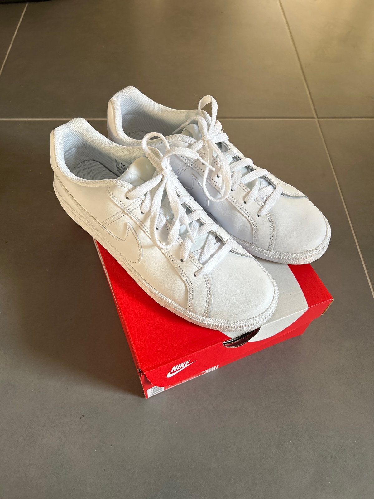Witte Nike Court Royale sneakers - Eenmaal gedragen, Wit, Ophalen of Verzenden, Sneakers of Gympen, Gedragen