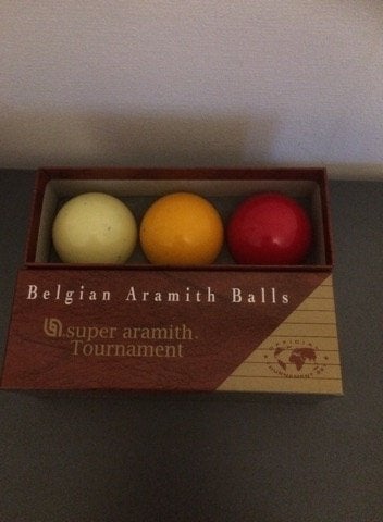 Super ARAMITH Tournament caramboleballen 61,5 mm, Ophalen, Gebruikt, Keu of Ballen