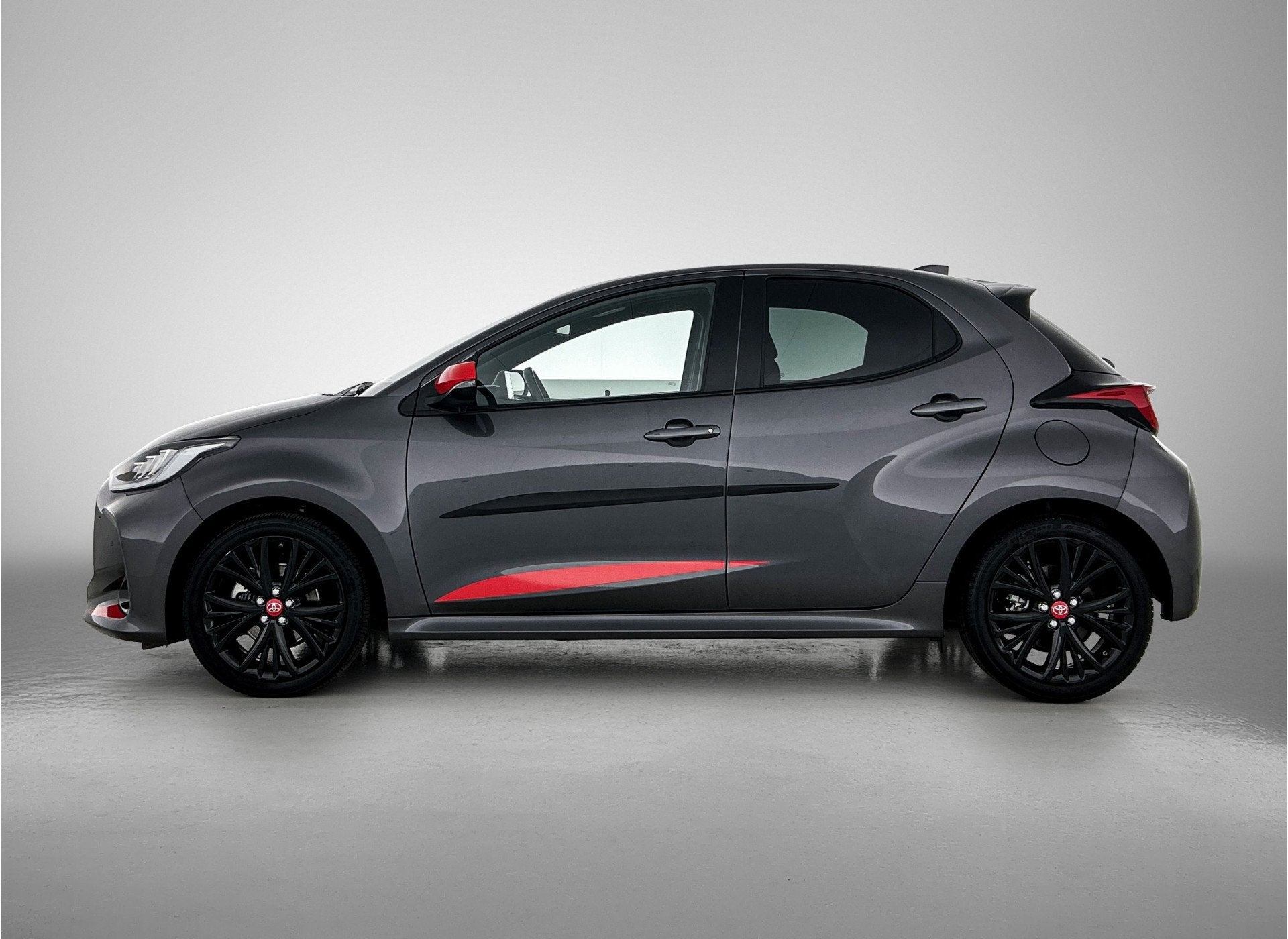 Toyota Yaris 1.5 Hybrid Tokyo Spirit | Head-Up display | Sto, 450 kg, Gebruikt, 1490 cc, Bedrijf