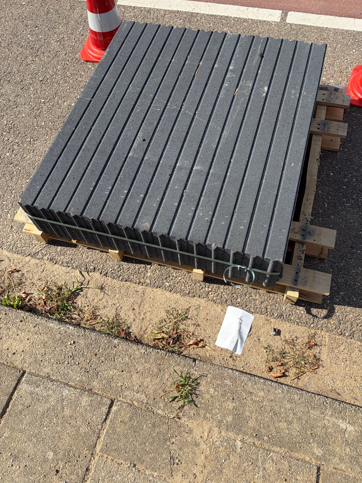 Nieuwe betonnen opsluitbandjes op pallet, Tuin en Terras, Tegels en Klinkers, Ophalen, Nieuw, 5 tot 10 m², Beton
