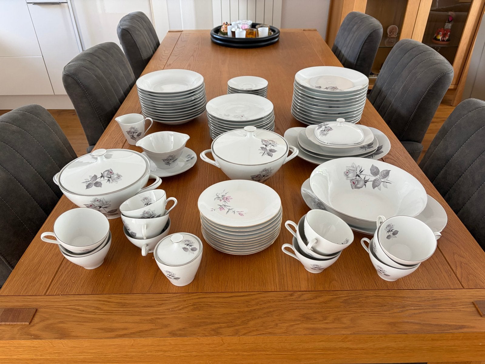 Uitgebreid servies met bloemmotief - Vintage stijl, Huis en Inrichting, Keuken | Servies, Ophalen, Keramiek, Vintage, Zo goed als nieuw