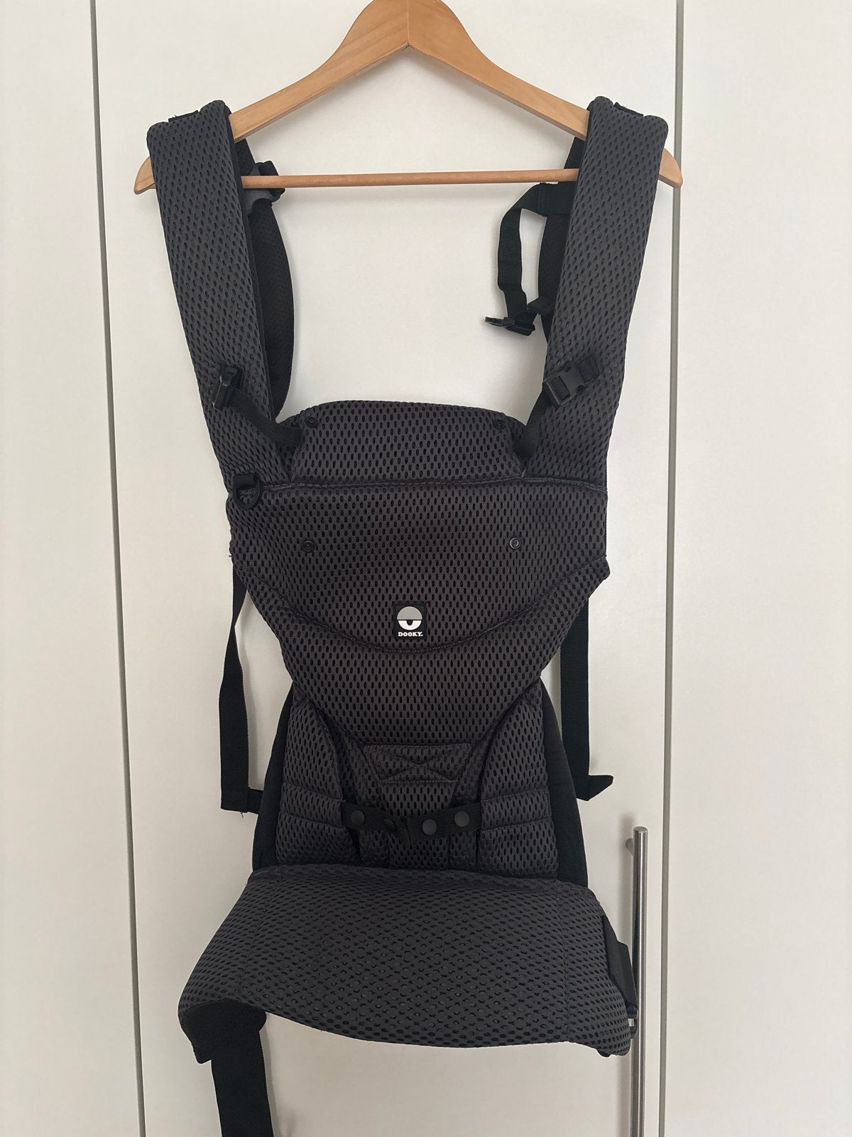 Dooky Draagzak - Ergonomisch en Comfortabel, Kinderen en Baby's, Zo goed als nieuw, Buik, Rug of Zij, Draagzak, Ophalen