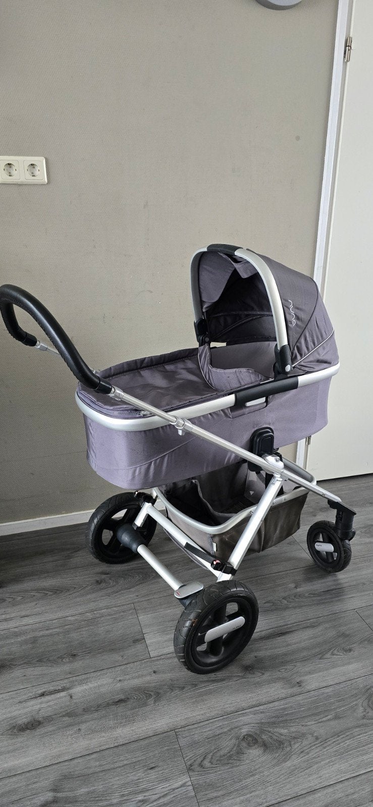 Nuna kinderwagen - Gebruikt maar zeer goed, Gebruikt, Combiwagen, Met reiswieg, Ophalen