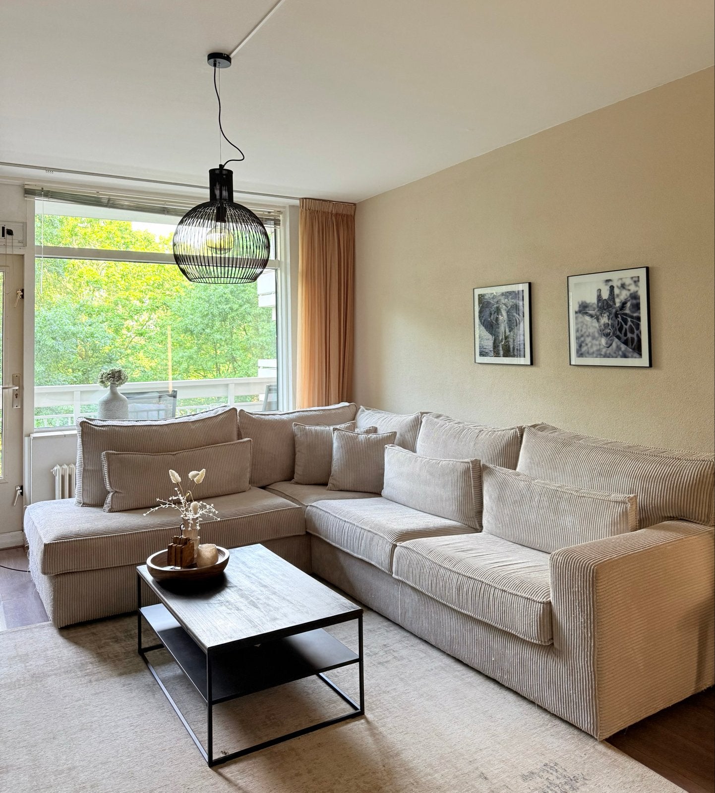 Comfortabele beige ribstof hoekbank