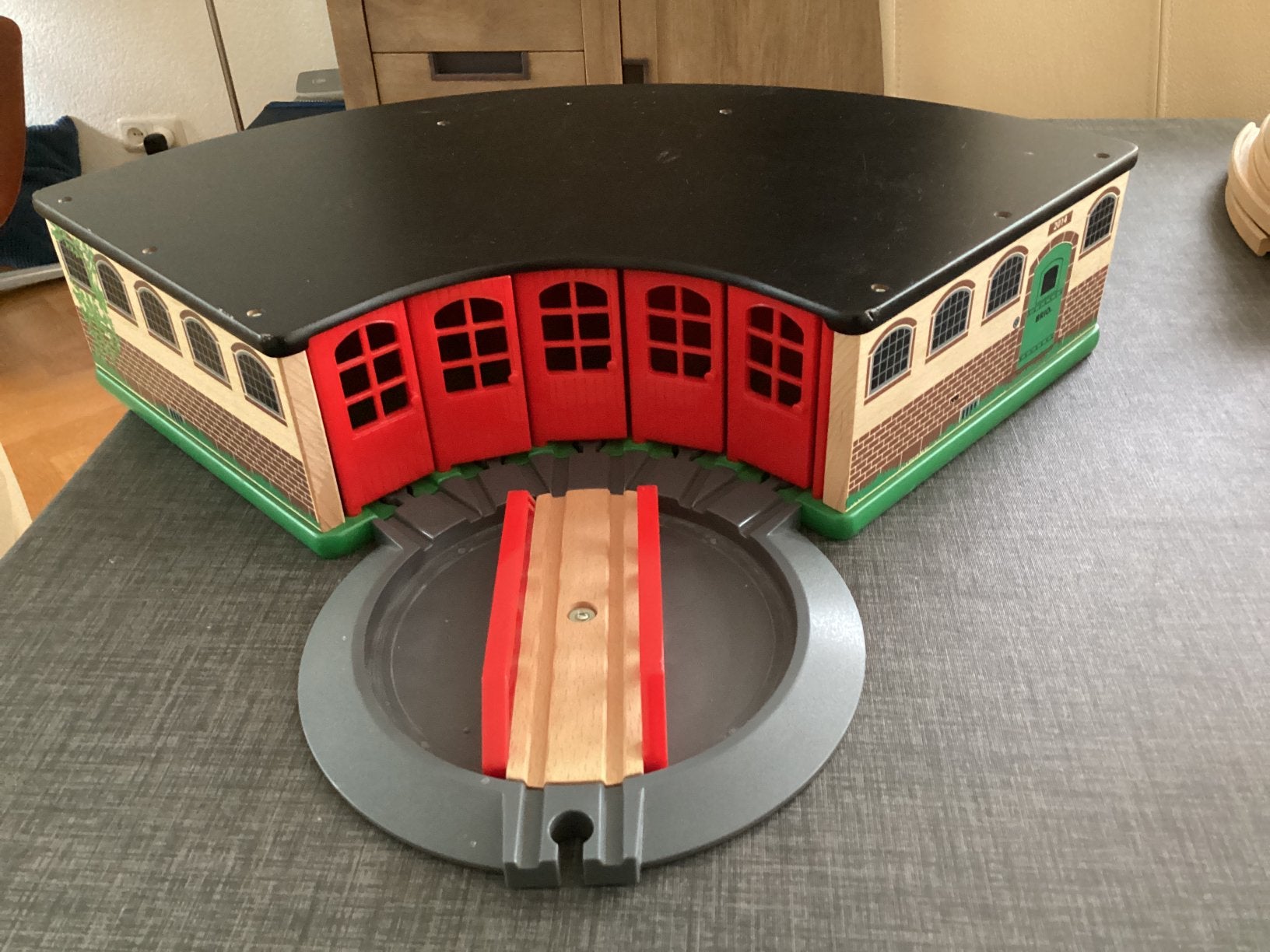 Brio treinremise  met draaischijf, Ophalen, Zo goed als nieuw