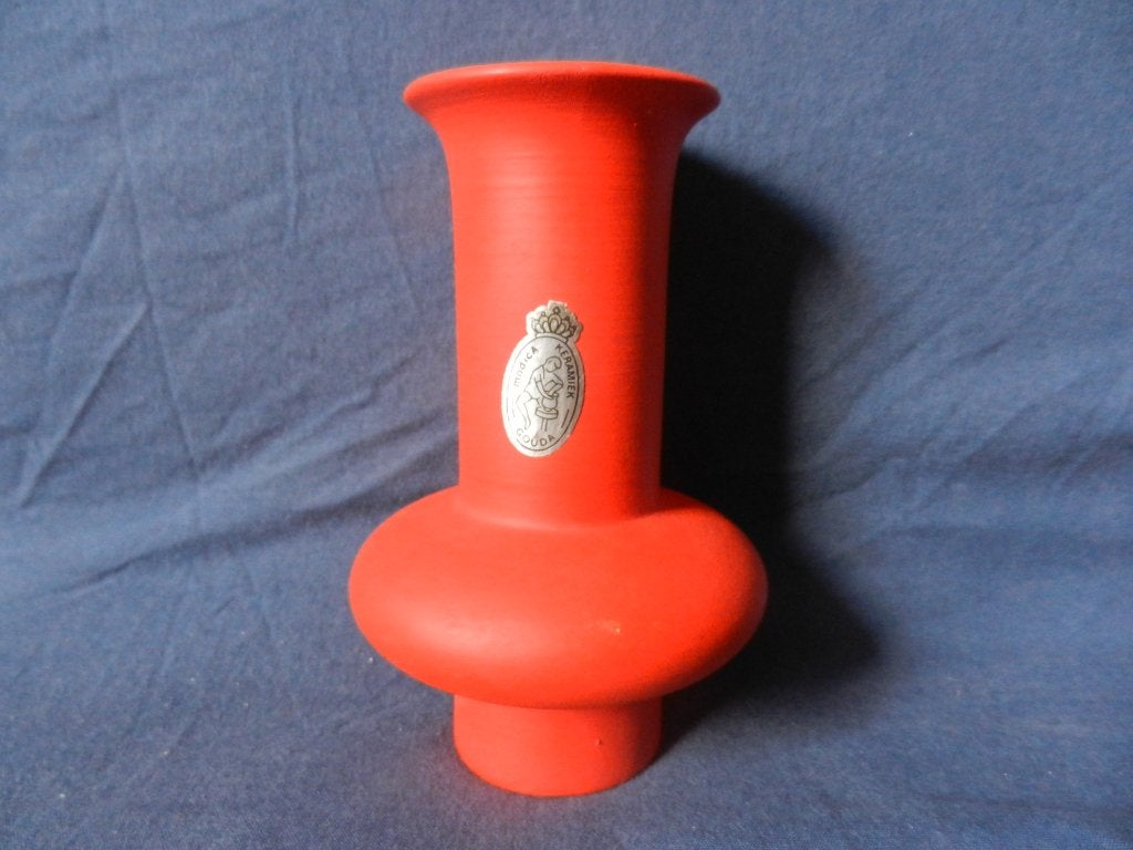 Geheel oranje geglazuurd vaasje door Modica uit Gouda h 14,2, Antiek en Kunst, Antiek | Keramiek en Aardewerk, Ophalen of Verzenden