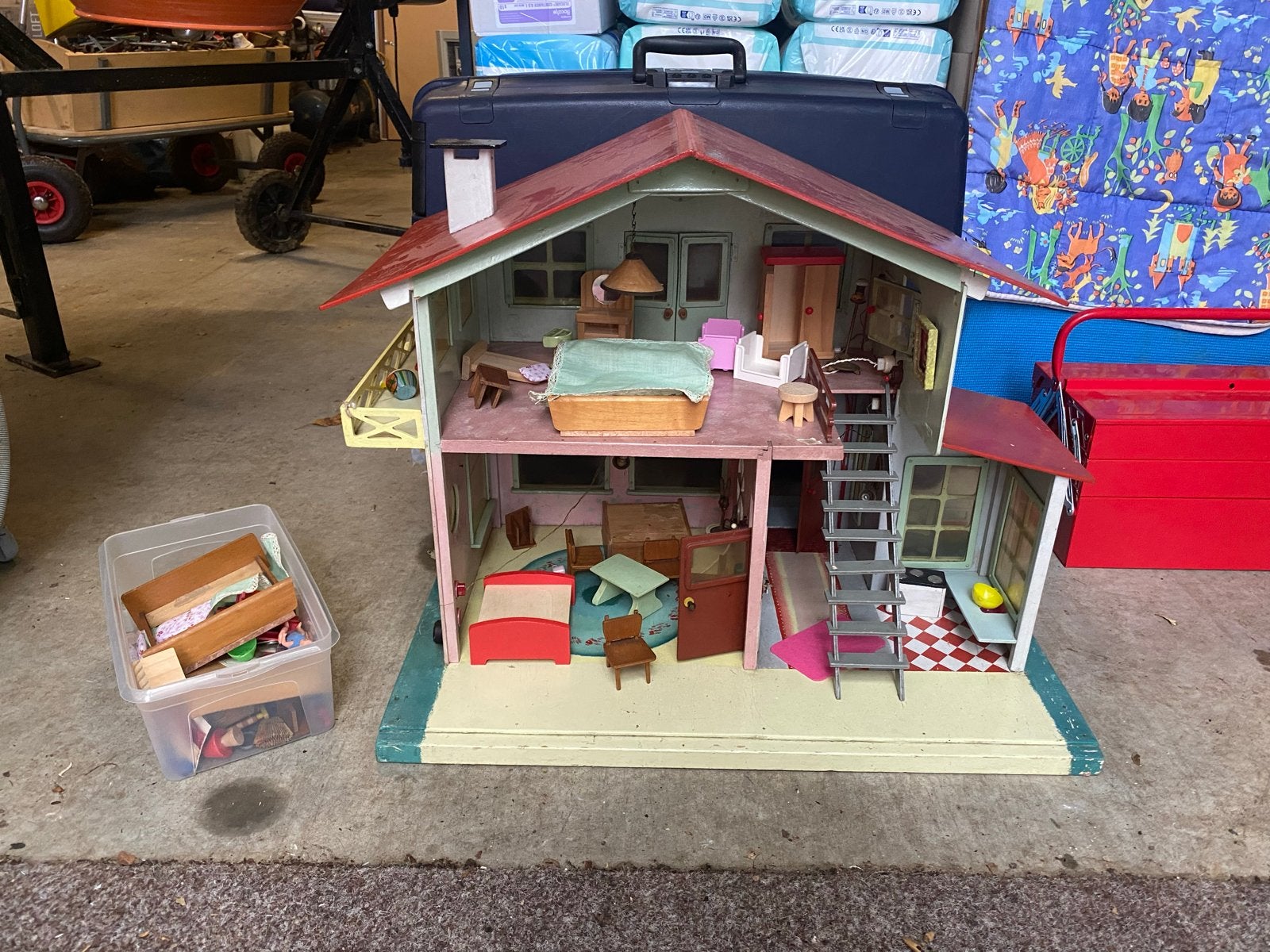 Uniek poppenhuis, handgemaakt door overgroot opa, Ophalen, Gebruikt, Poppenhuis