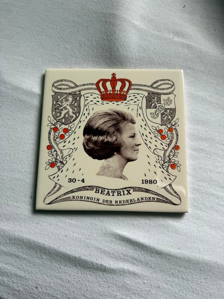 Tegel Koningin Beatrix 1980 - Sphinx Made in Holland, Ophalen of Verzenden