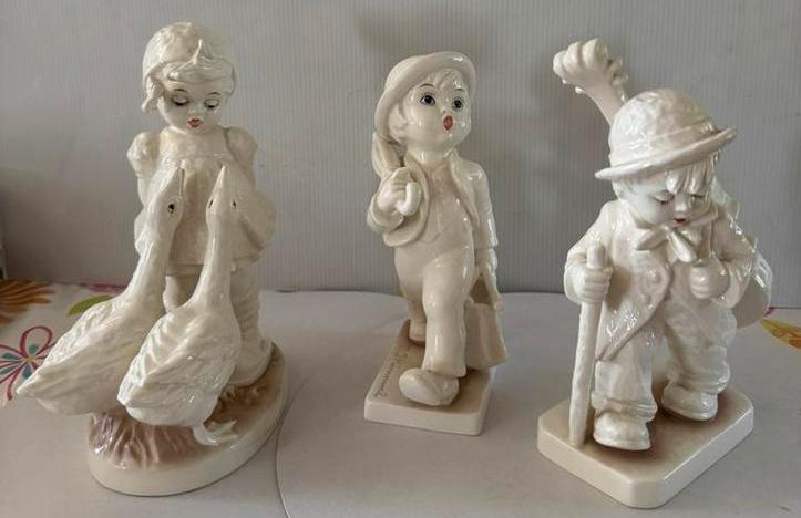 Drie Hummel beelden - expressions of Youth, Verzamelen, Beelden en Beeldjes, Ophalen of Verzenden, Zo goed als nieuw, Hummel