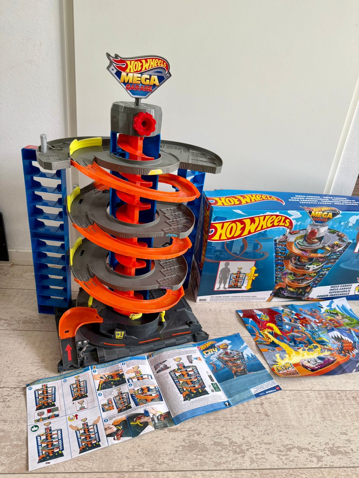 Hot wheels city mega garage incl. doos en boekjes, Ophalen, Zo goed als nieuw, Handmatig, Hot Wheels