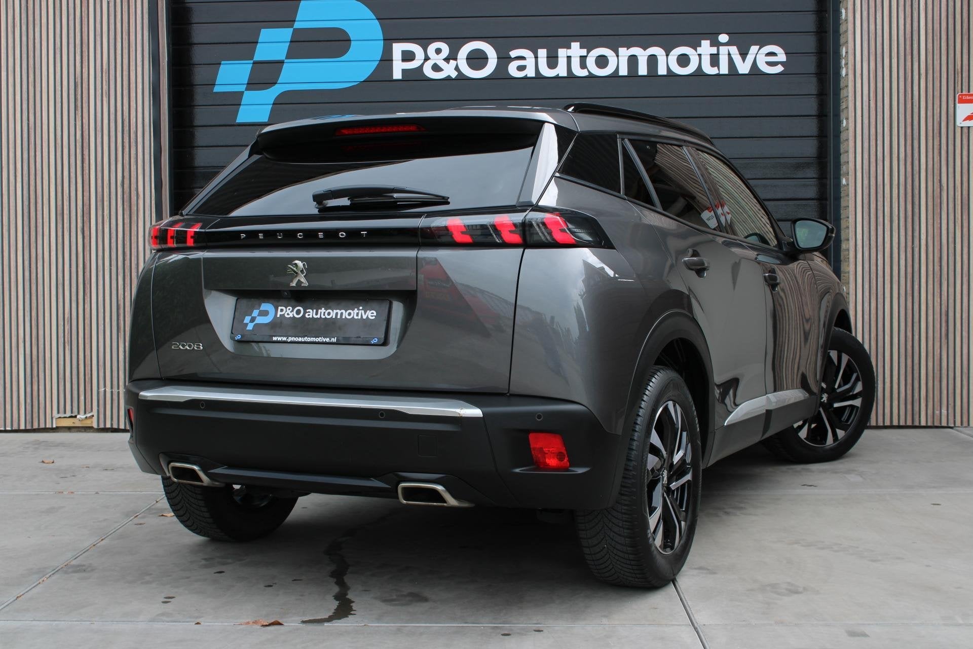 Peugeot 2008 1.2 PureTech Allure CAMERA | CARPLAY | 3D, Gebruikt, 1199 cc, Met garantie (alle), Leder en Stof
