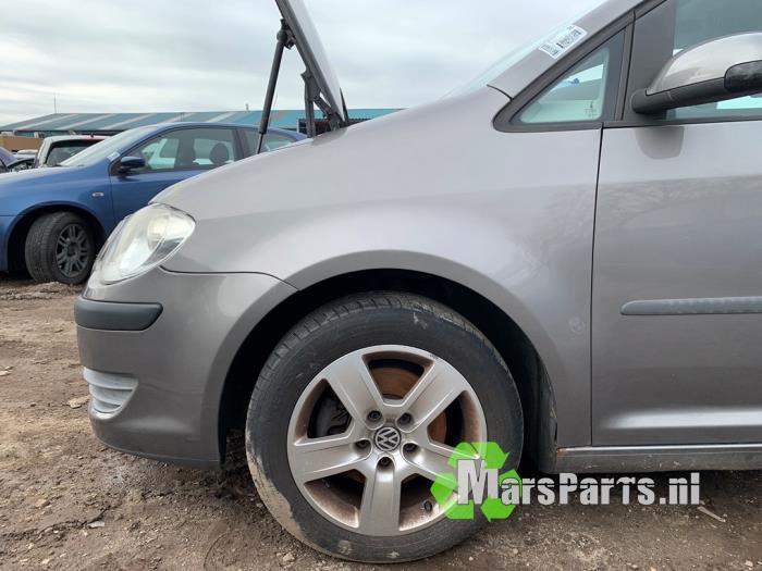 Scherm links-voor van een Volkswagen Touran (LD7S), Auto-onderdelen, Carrosserie en Plaatwerk, Gebruikt, -, Volkswagen, -