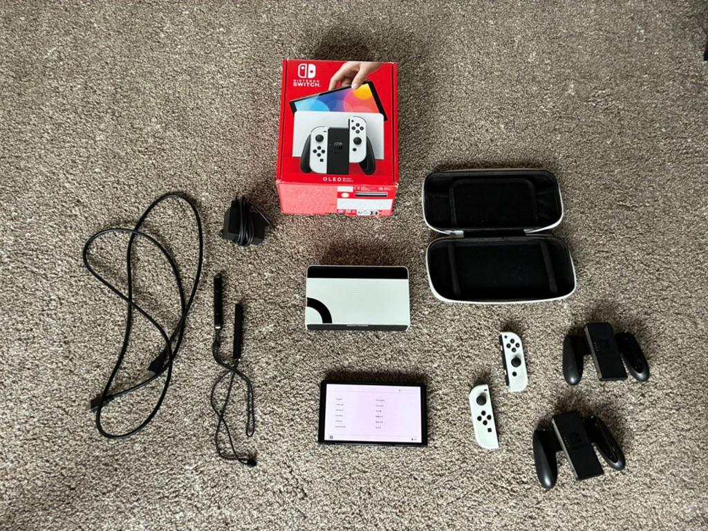 Nintendo Switch OLED met Joy-Cons en Dock, Ophalen of Verzenden, Zo goed als nieuw, Met 2 controllers, Switch OLED