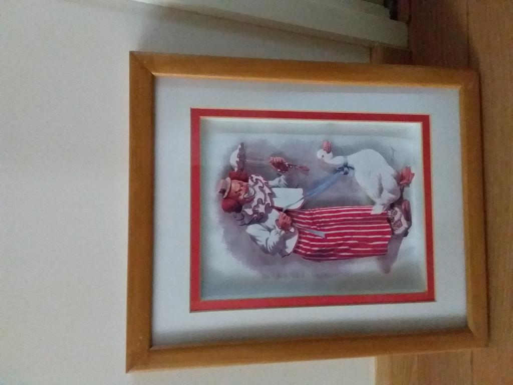 2 schilderijen met clown, Ophalen