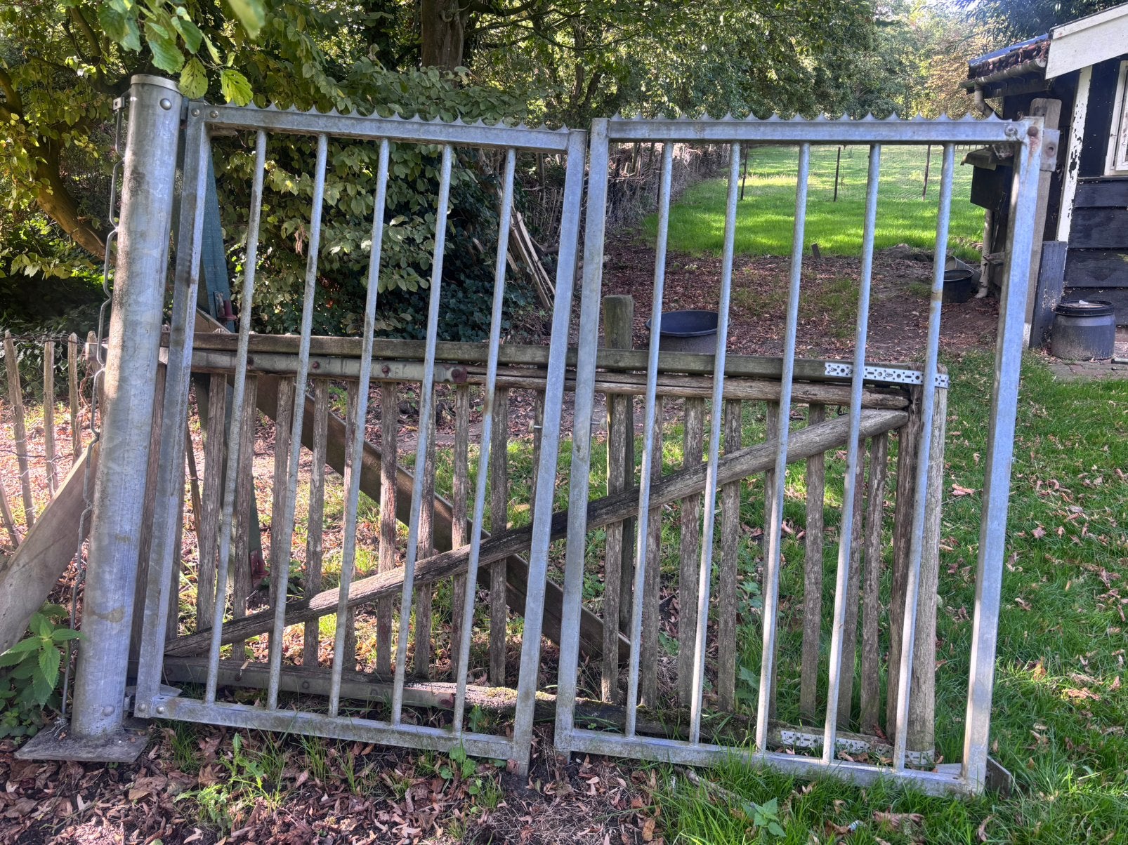Stevige verzinkte dubbele poort, Tuin en Terras, Ophalen, Zo goed als nieuw, IJzer, Sierhekwerk