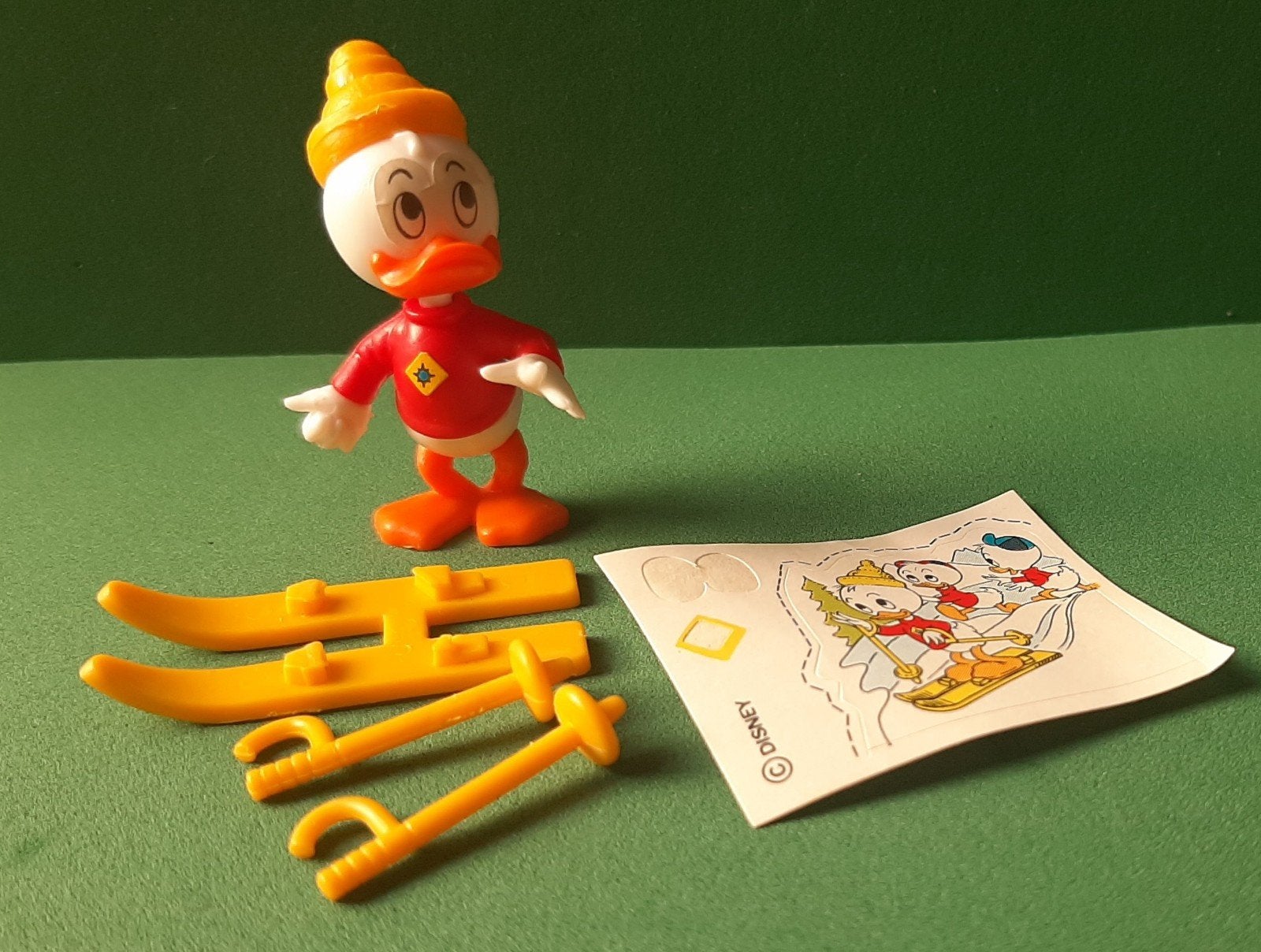 Ferrero Donald Duck en vrienden 1988 - Skiër met accessoires, Ophalen of Verzenden, Zo goed als nieuw