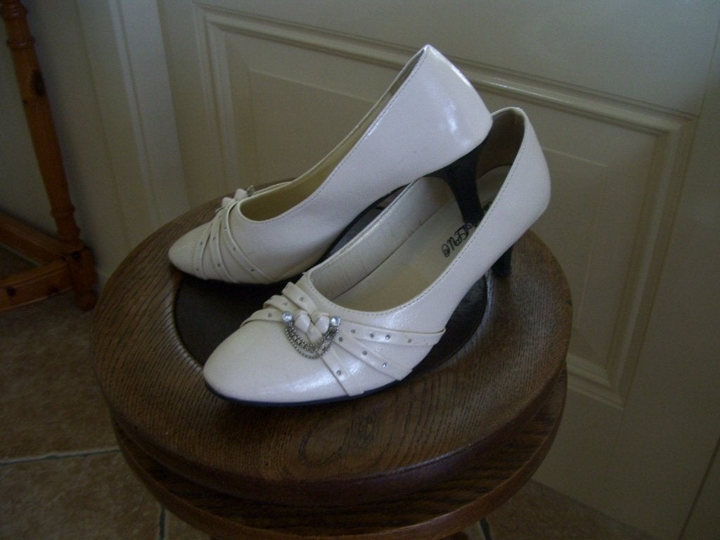 creme kleur pumps mt 39, Pumps, Beige, Ophalen of Verzenden, Zo goed als nieuw