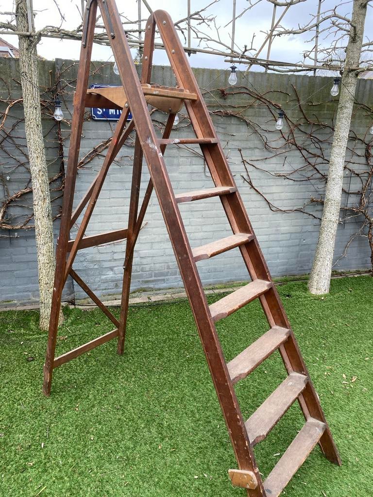 Antieke houten schildersladder, Ophalen