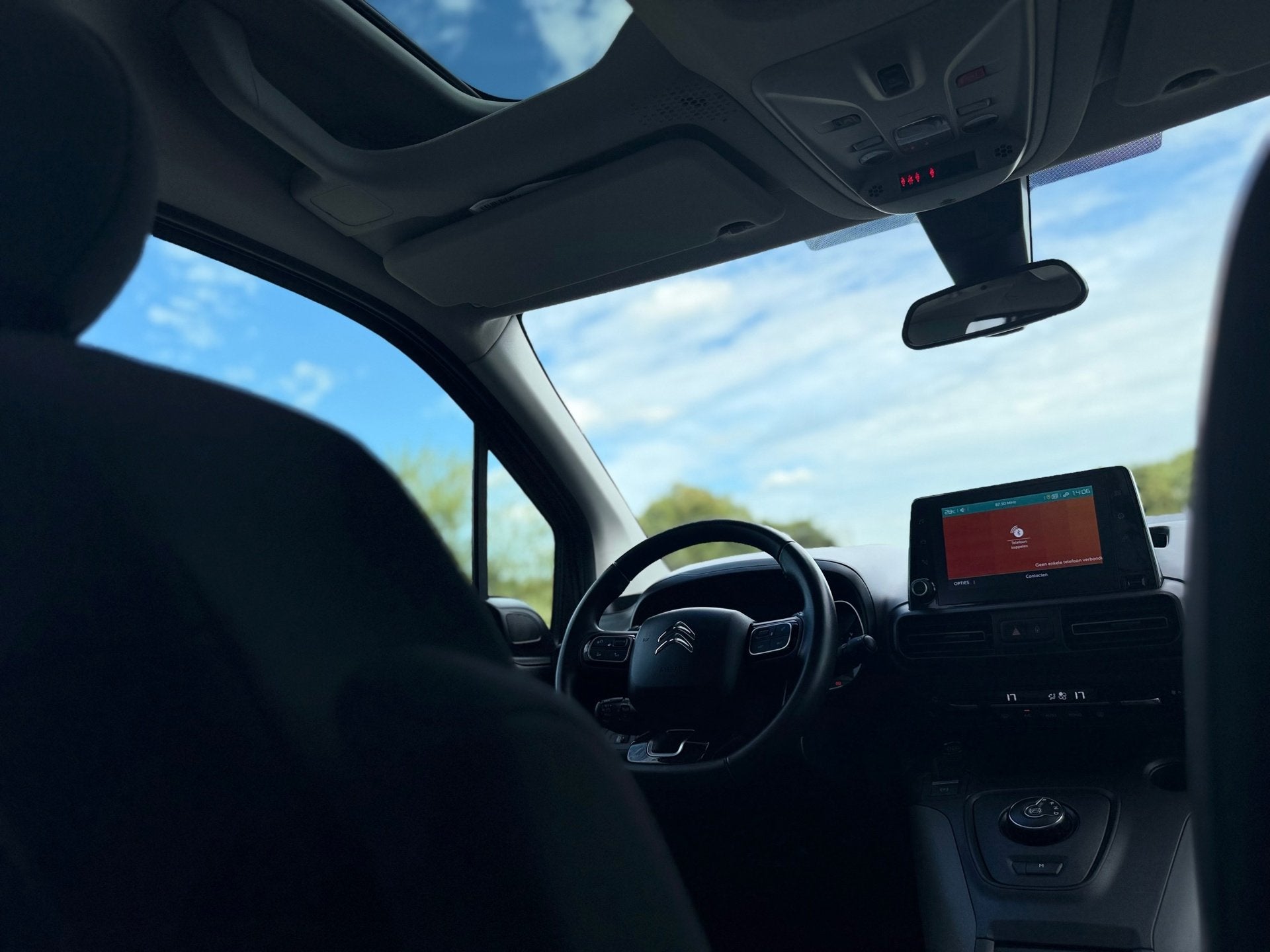 Citroen BERLINGO 1.2 PureTech Shine 130pk Automaat - Gris Pl, Auto's, Stof, Gebruikt, 1199 cc, 19 km/l