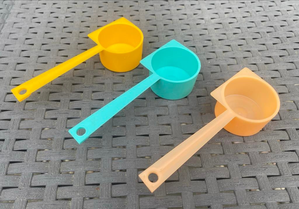 3 Tupperware maatschepjes / koffieschepjes., Ophalen of Verzenden, Zo goed als nieuw, Geel, Overige typen