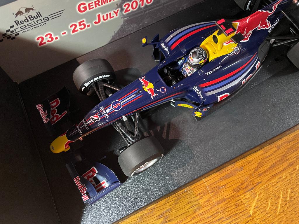 Sebastian Vettel Minichamps 1:18 RB6 German GP 2010 Showcar, Hobby en Vrije tijd, Modelauto's | 1:18, Ophalen of Verzenden, Zo goed als nieuw