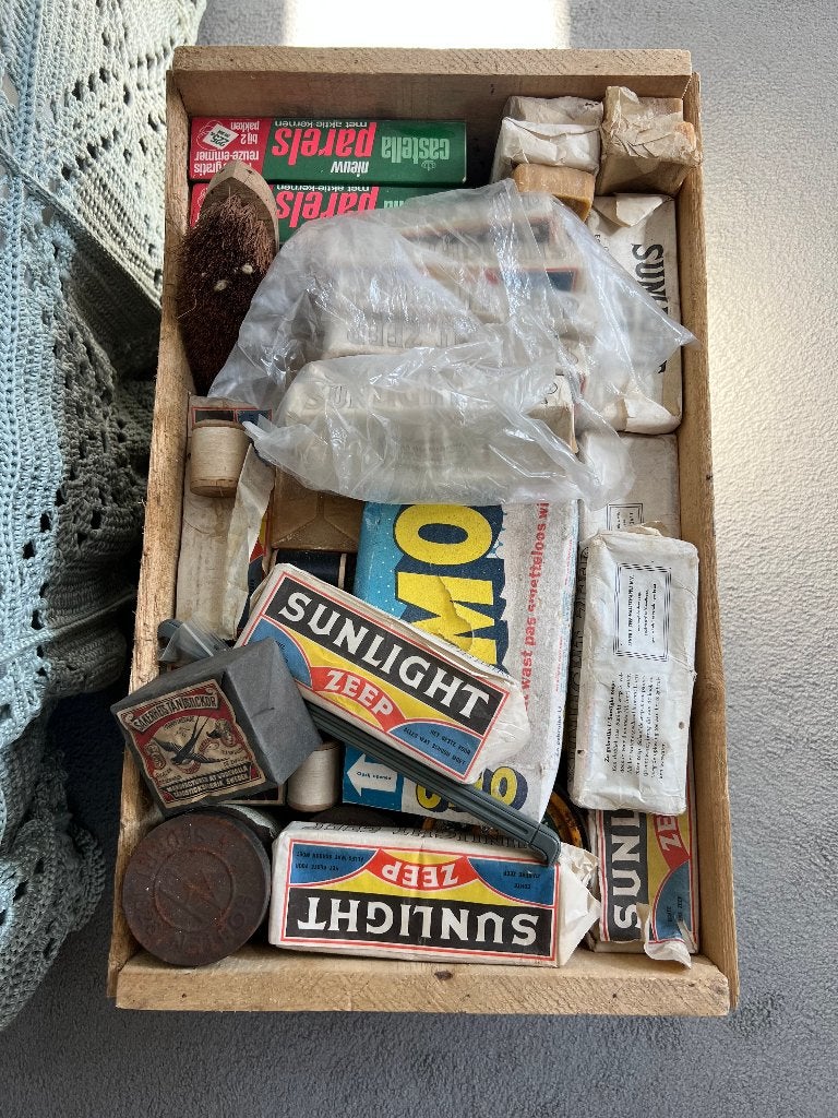 Vintage krat met omo, sunlight, castelle en meer, Ophalen, Nieuw, Gebruiksvoorwerp