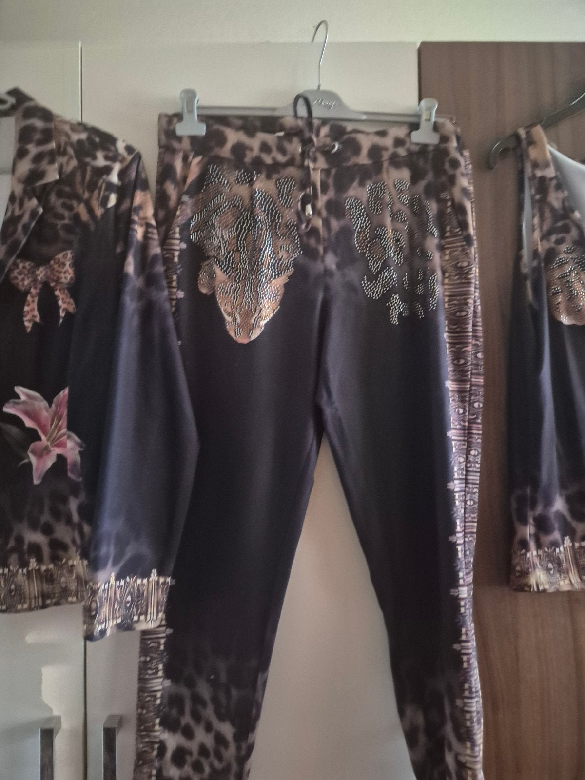 Damespak missy met luipaardprint en strass details, Meerkleurig, Maat 42/44 (L), Ophalen of Verzenden, Lang
