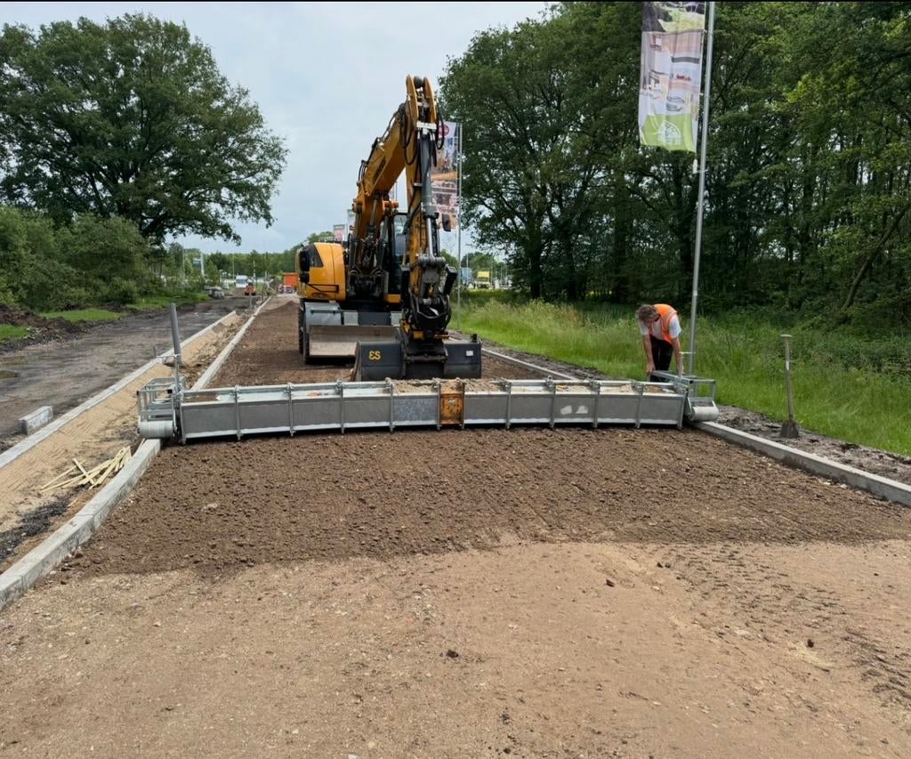 Afrijbalk 6m1 breed voor straatlaag en puinverharding, Ophalen