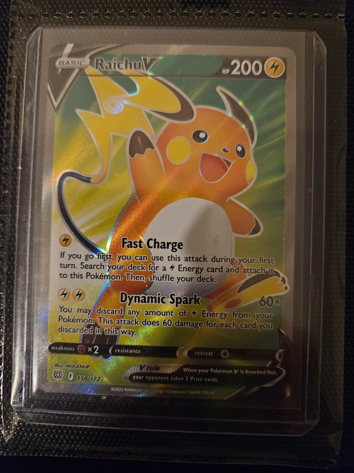 Pokemon Raichu V 158/172 Brilliant Stars, Ophalen of Verzenden, Zo goed als nieuw, Losse kaart, Foil