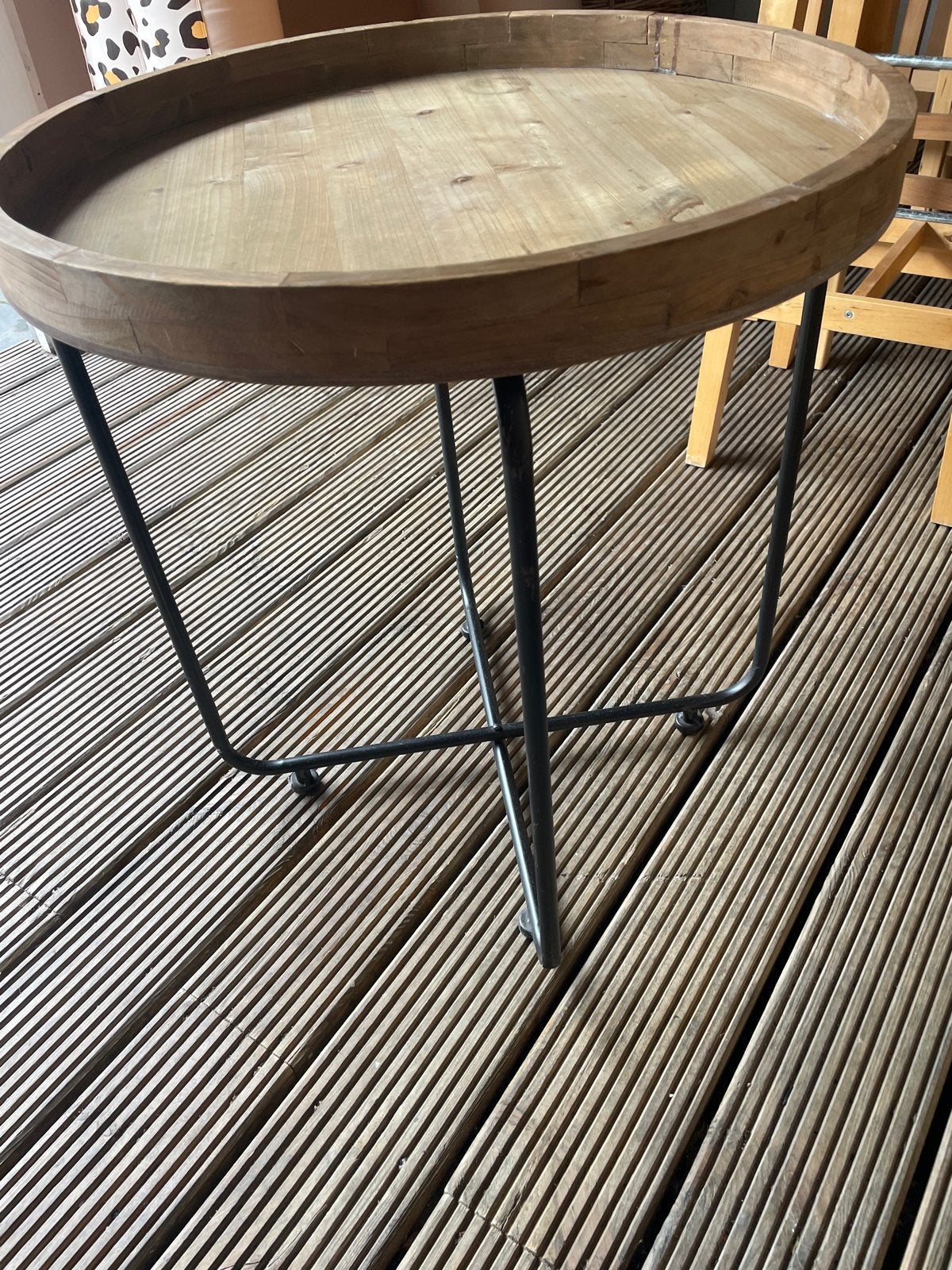 Ronde bijzettafel met houten blad en metalen onderstel, Ophalen, 50 – 75, Gebruikt, Rond