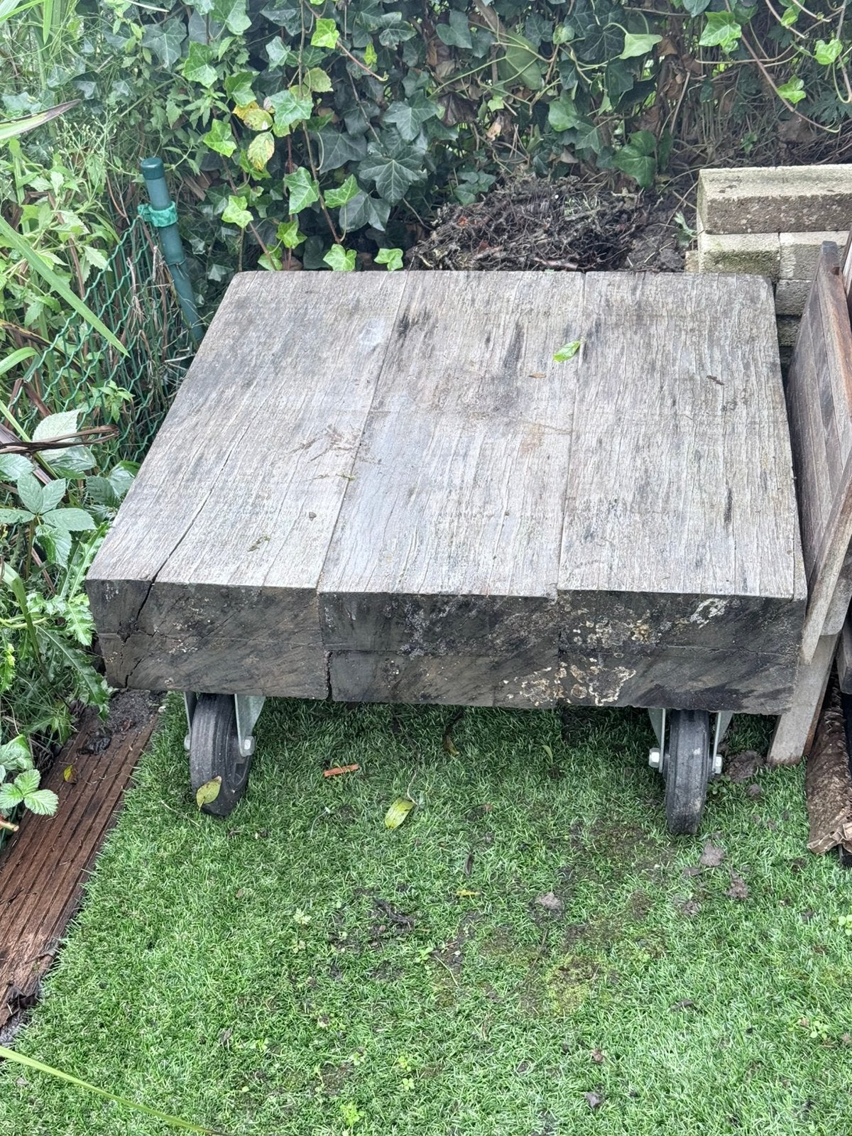 Robuuste Hardhouten Tuintafel van Spoorbielzen, Ophalen, Gebruikt, Rechthoekig, Hout