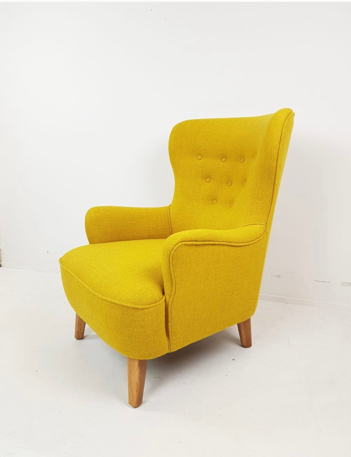 Vintage Artifort fauteuil nieuw gestoffeerd Ploeg wol geel, Huis en Inrichting, Ophalen of Verzenden, Zo goed als nieuw, 75 tot 100 cm