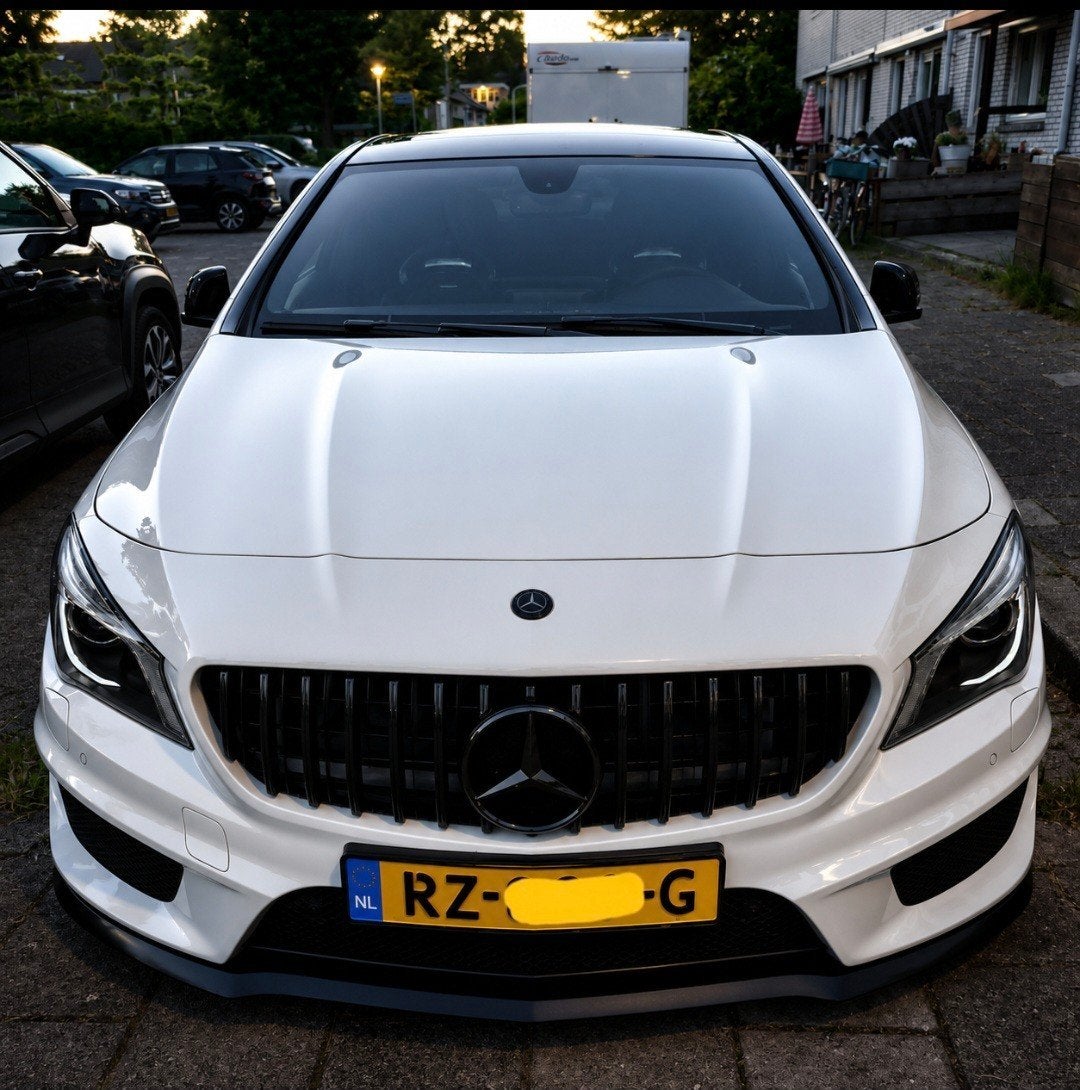 Mercedes CLA 180 Fabriek af 250 uitvoering 45amg, Auto's, Bestelauto's, Automaat, Zwart, 1600 cc, Wit
