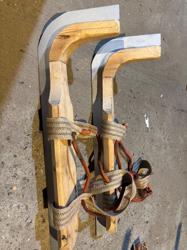 Friese houten schaatsen carnavalswagen corsowagen carnaval, Ophalen of Verzenden, Gebruikt, Feestartikel, Carnaval
