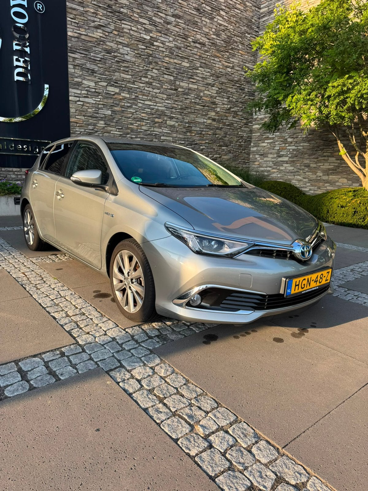 Toyota Auris 1.8 Hybrid 136pk Aut 2018 Grijs, 4 cilinders, 26 km/l, Auris, 1285 kg