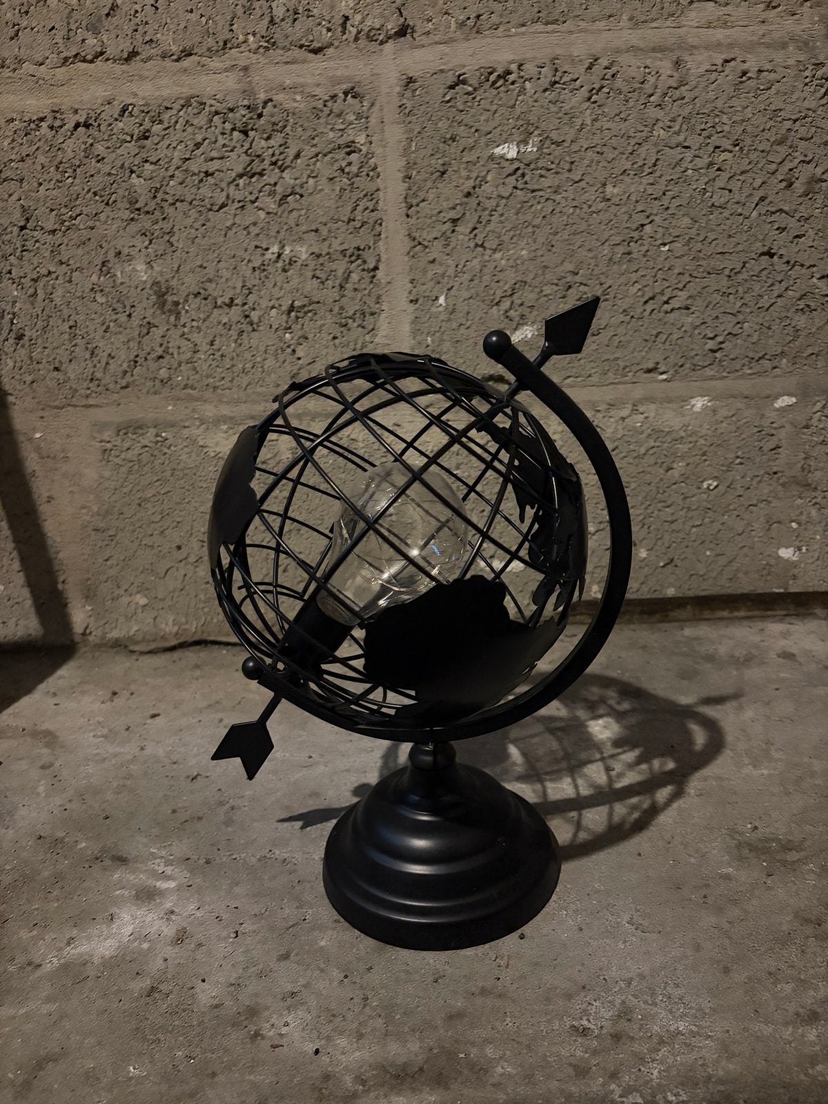 Decoratieve Wereldbol Lamp - Zwart Metaal, Zwart, Ophalen of Verzenden, Zo goed als nieuw, Metaal