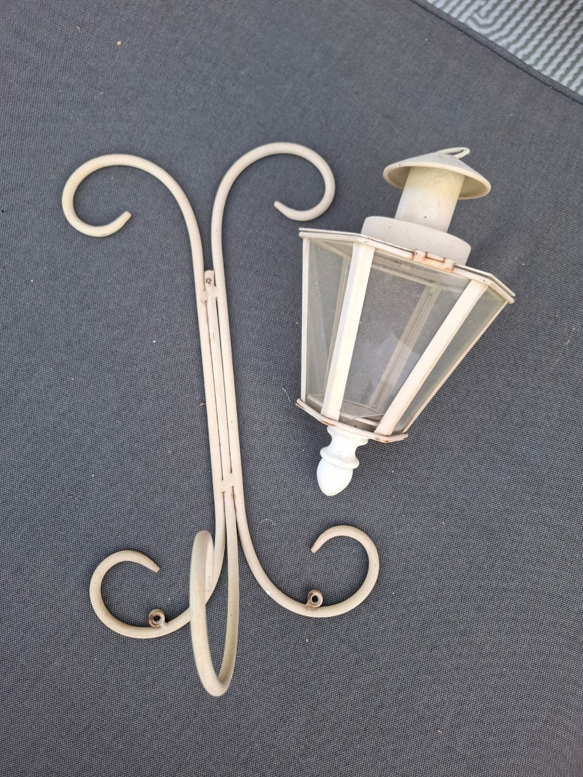 Vintage Buiten Wandlamp - Crème Kleurig Metaal, Gebruikt, Geschikt voor buiten, Ophalen of Verzenden, Beige