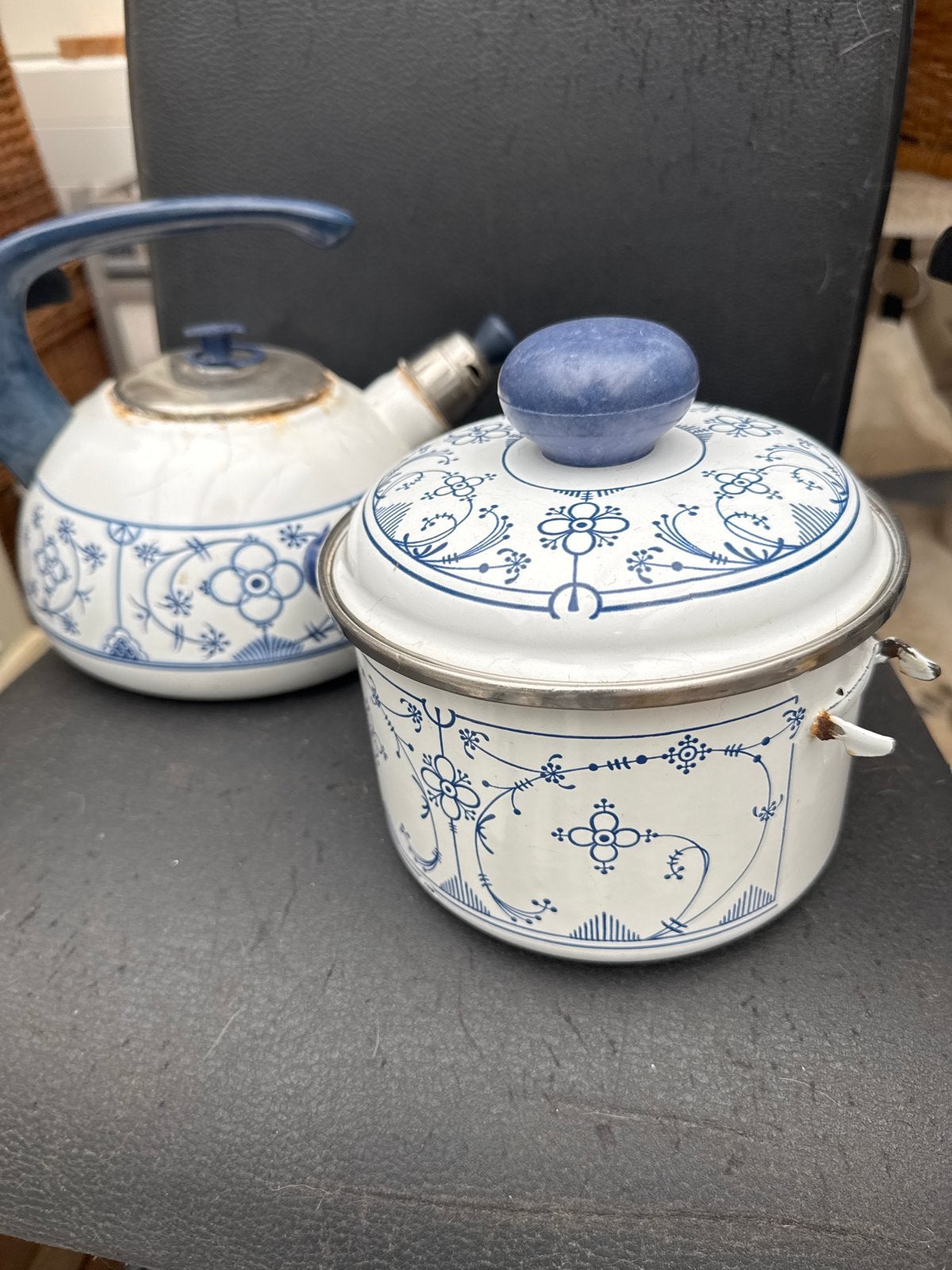 Vintage emaille theepot en steelpan - saksblauw decor, Ophalen