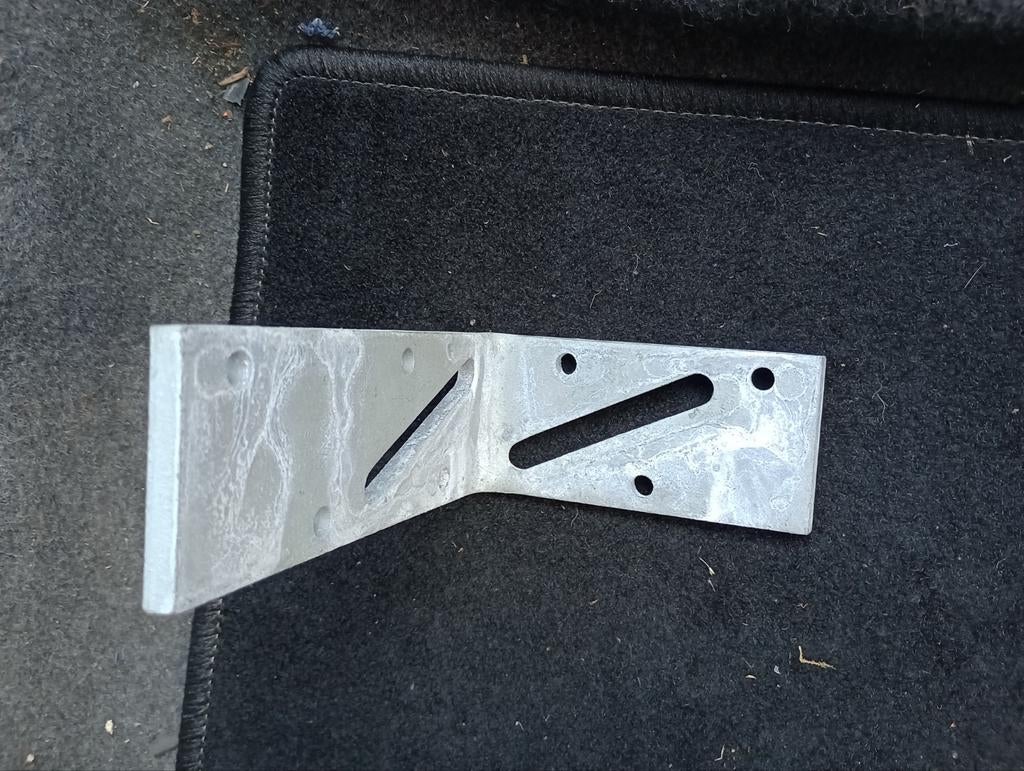 Hoekijzers 27 stuks, Doe-het-zelf en Verbouw, IJzerwaren en Bevestigingsmiddelen, Ophalen of Verzenden