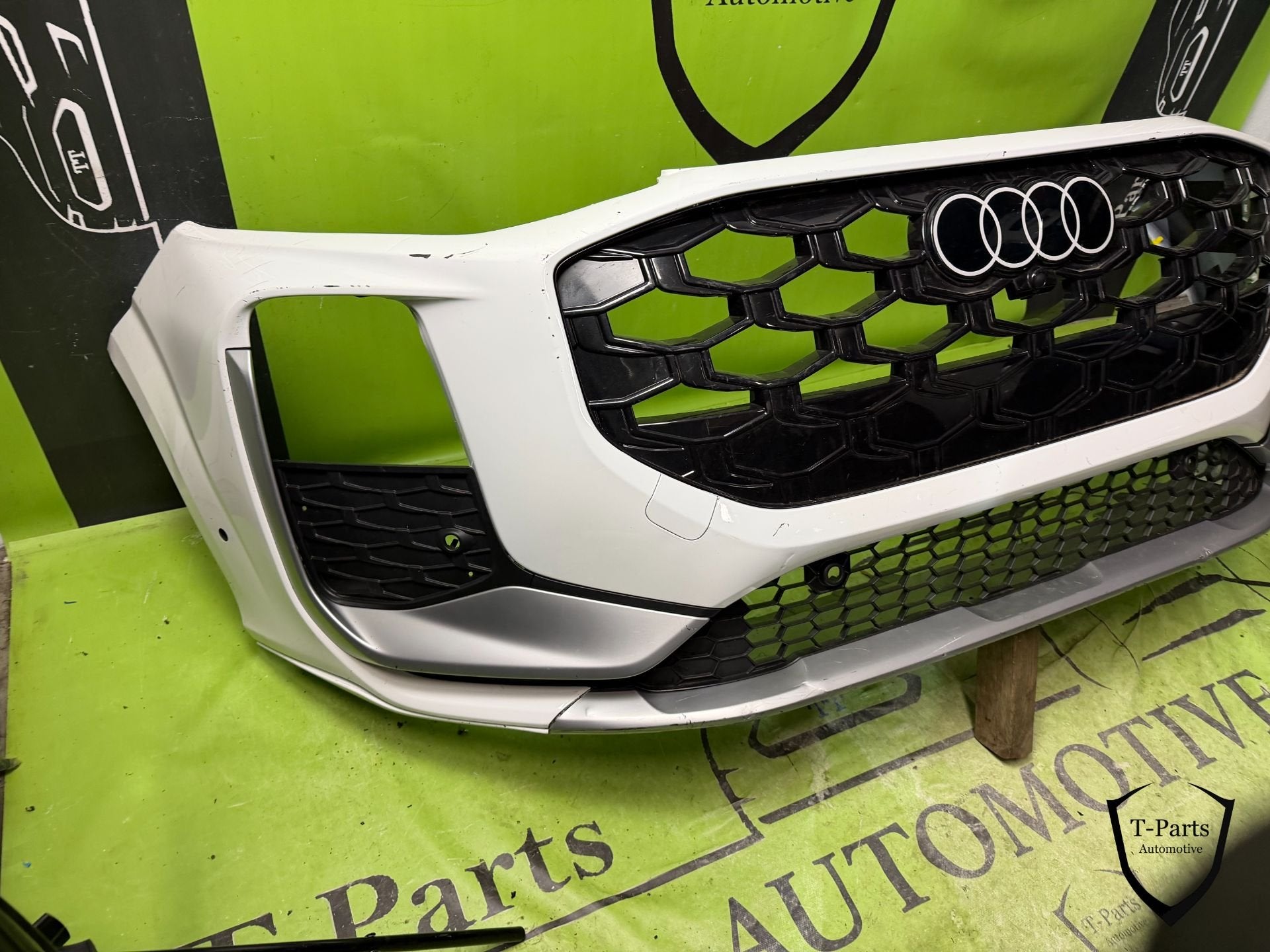 audi Q3 voorbumper 2025+ bumper, Auto-onderdelen, Gebruikt, AUDI AG, Auto-Union-Strasse 1
85045  Ingolstadt, DE, Kundenbetreuung@audi.de