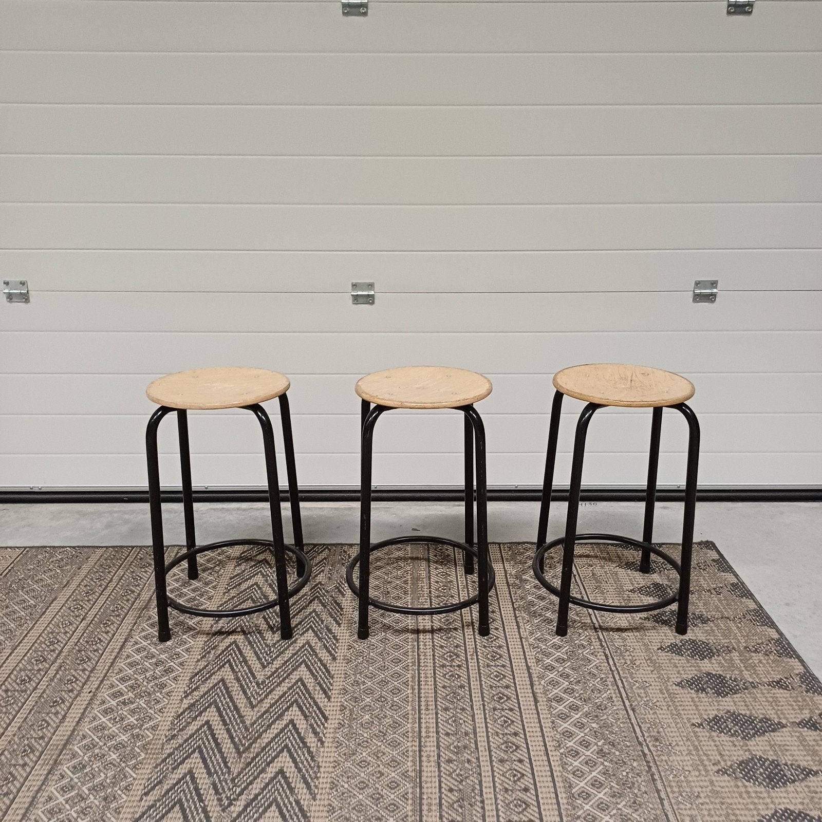 3 x vintage school atelier werkplaats krukken partij krukken, Ophalen, Gebruikt, Hout