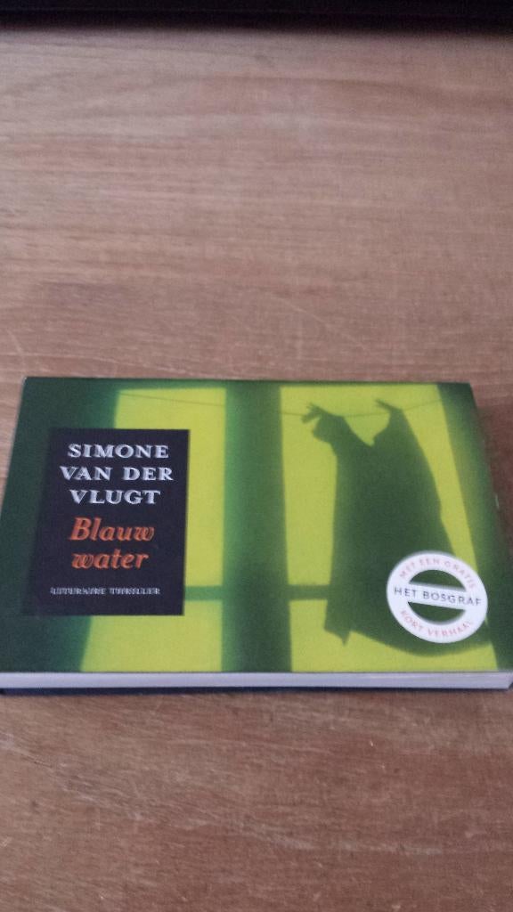 Simone van der Vlugt - Blauw water ( dwarsligger), Ophalen of Verzenden, Zo goed als nieuw, Simone van der Vlugt, Nederland