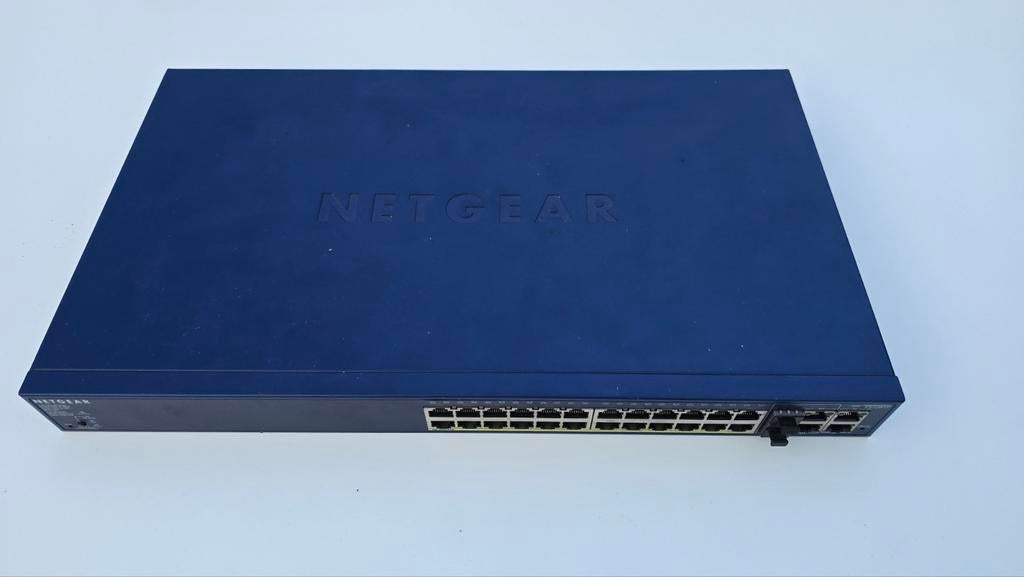 Smartswitch Netgear POE 24 Ports FS728TPv2, Computers en Software, Harde schijven, Ophalen of Verzenden, Gebruikt, Desktop