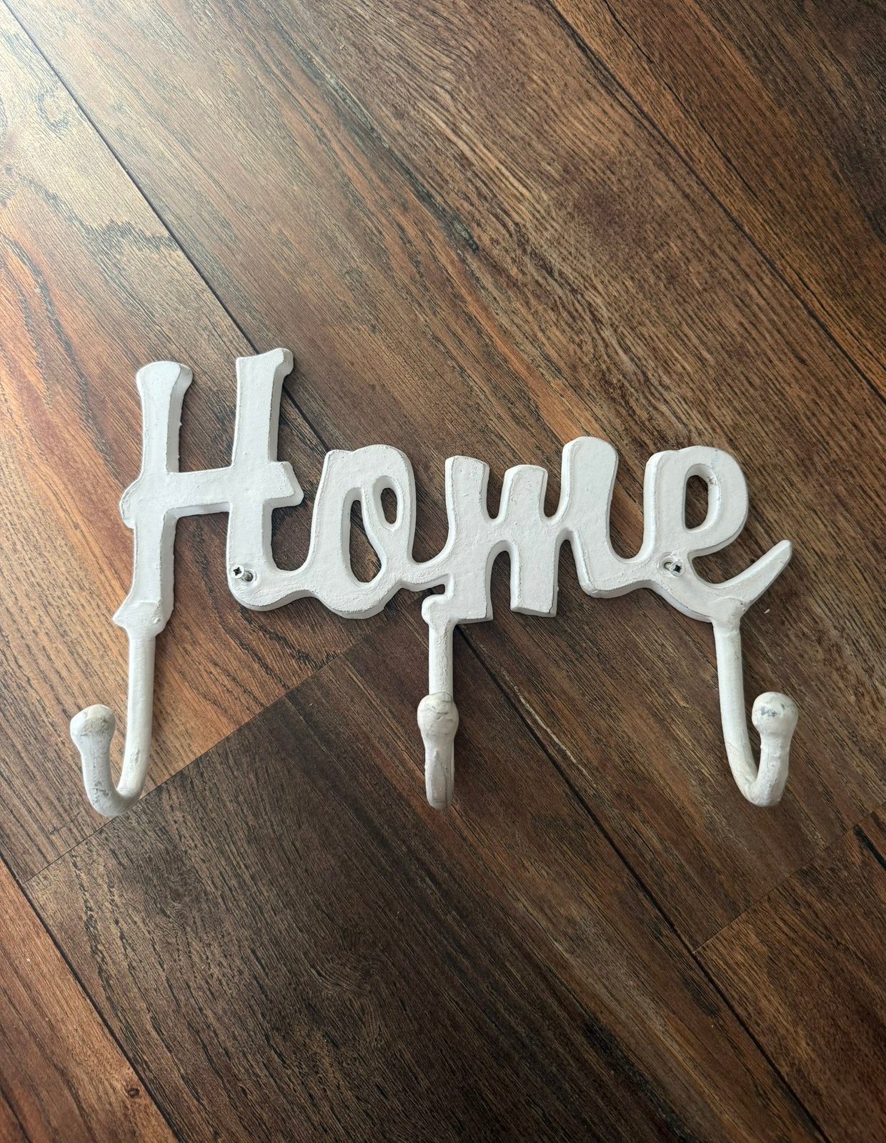 Kleine witte kapstok met 3 haken en de tekst: ‘Home’, Huis en Inrichting, Woonaccessoires | Kapstokken, Ophalen of Verzenden, Zo goed als nieuw