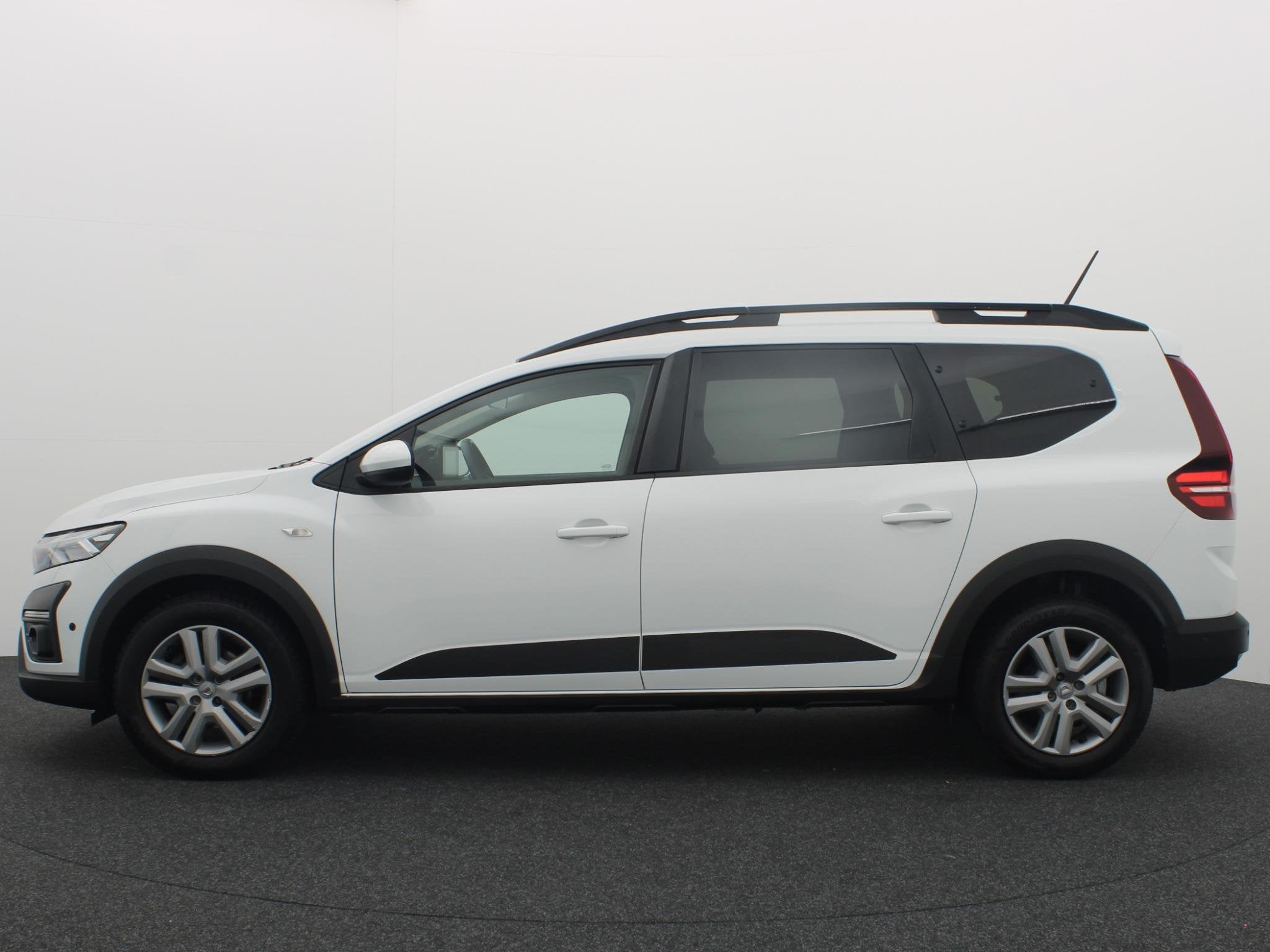 Dacia Jogger 1.0 TCe Comfort 7p. CARPLAY / CAMERA / KEYLESS, Voorwielaandrijving, Dealer onderhouden, Stof, Gebruikt