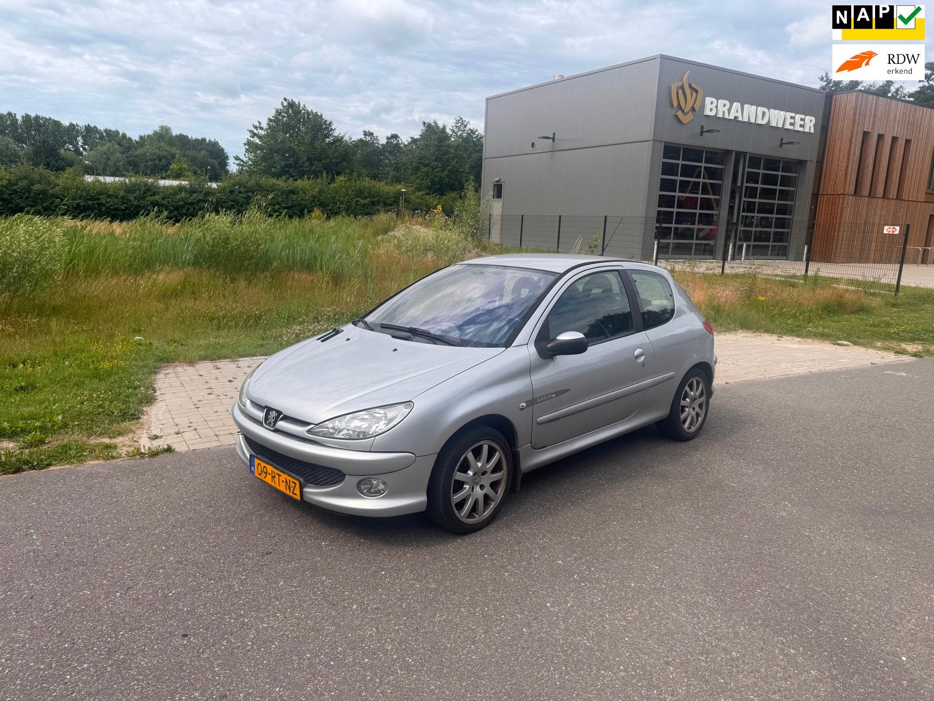 Peugeot 206 1.6-16V Quiksilver Clima.Clima, Voorwielaandrijving, Bedrijf, Handgeschakeld, Hatchback
