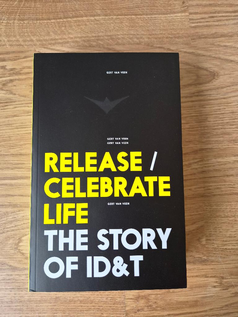 Boek: Releas / cerebrale life - the story of ID&T, Ophalen of Verzenden, Nieuw, Artiest, Gert van Veen